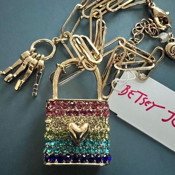 🔐 Betsey Johnson Rare Gold Love Lock & Keys Necklace 🔐 - Picture 2 of 5